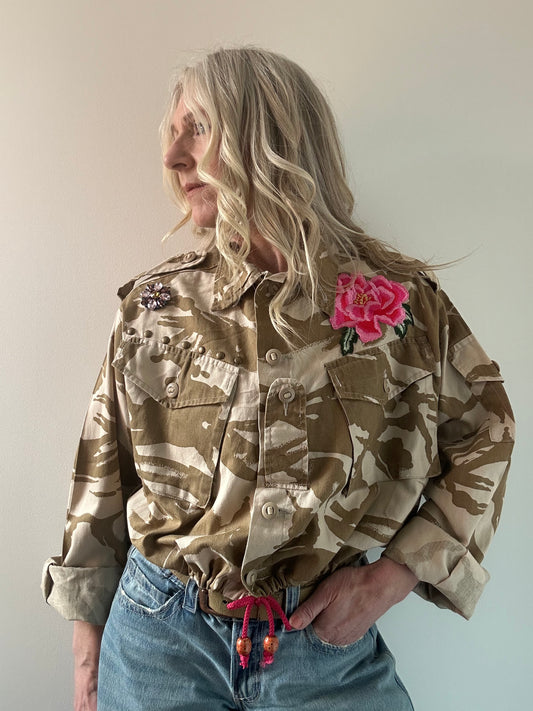 PINK FLOWERS & BUTTERFLY SAND CAMO JACKET M/L