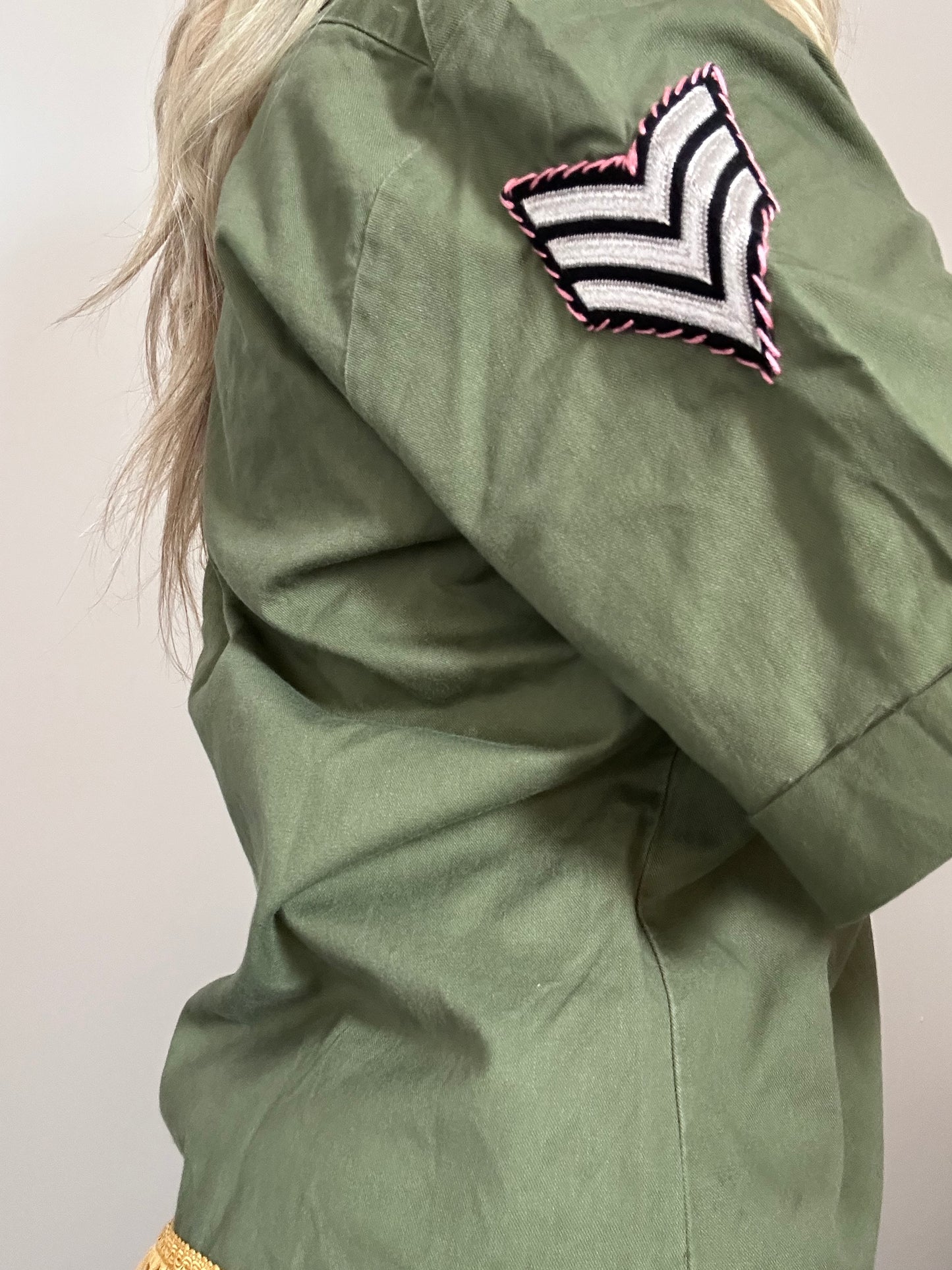 Gold Tassel Star Army Shirt M