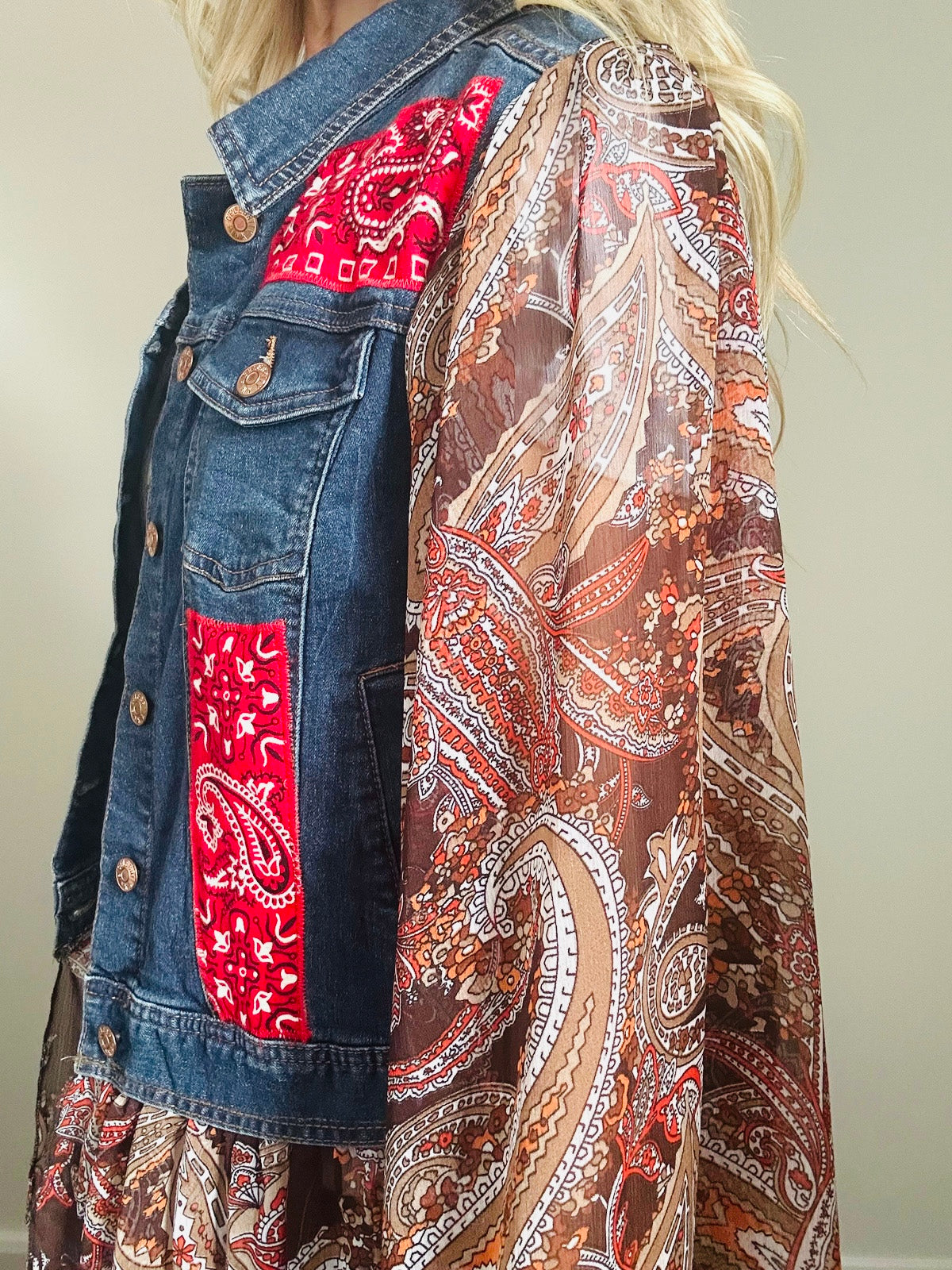 RED FLOWER REWORKED DENIM JACKET L