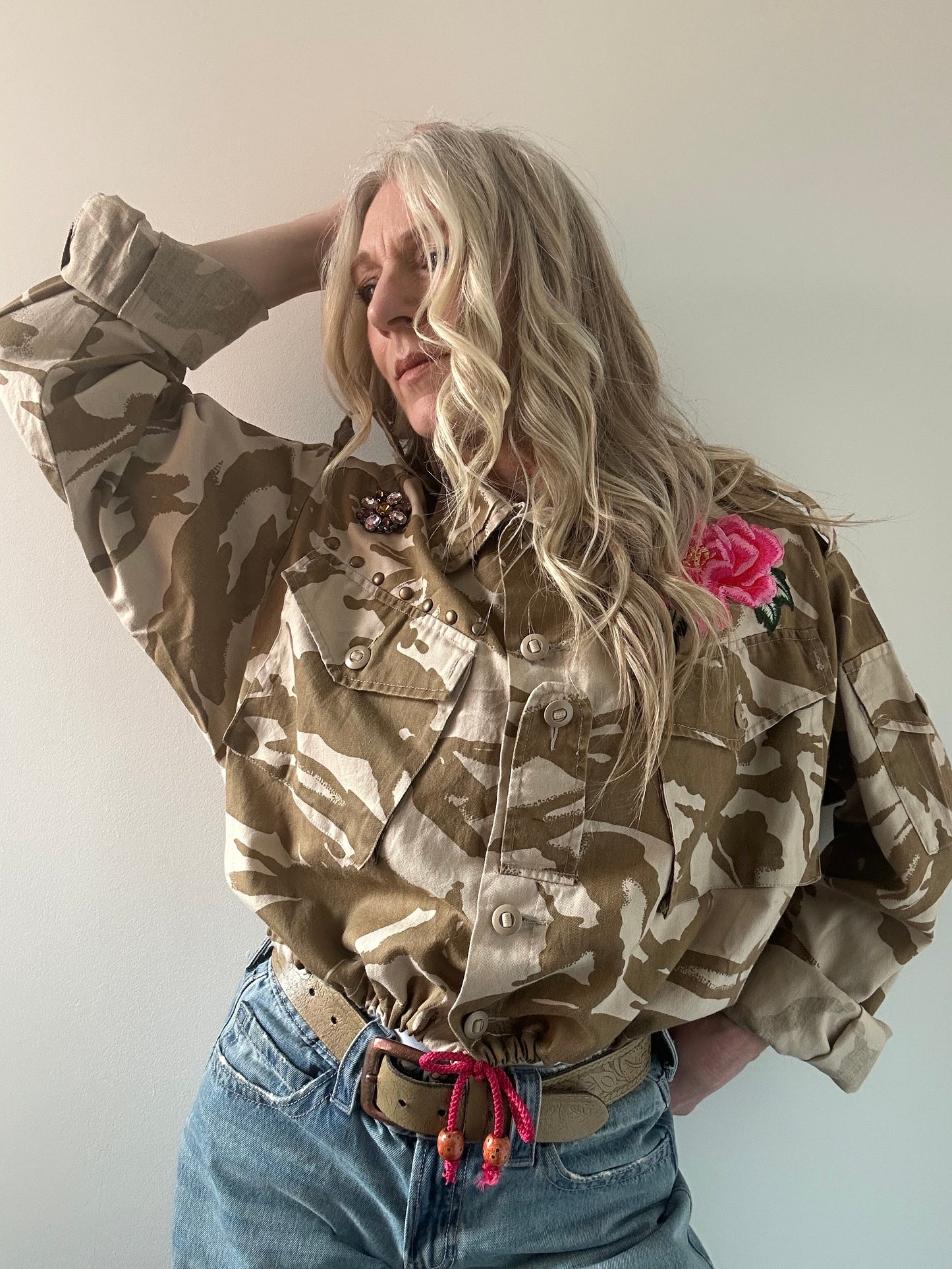 PINK FLOWERS & BUTTERFLY SAND CAMO JACKET M/L