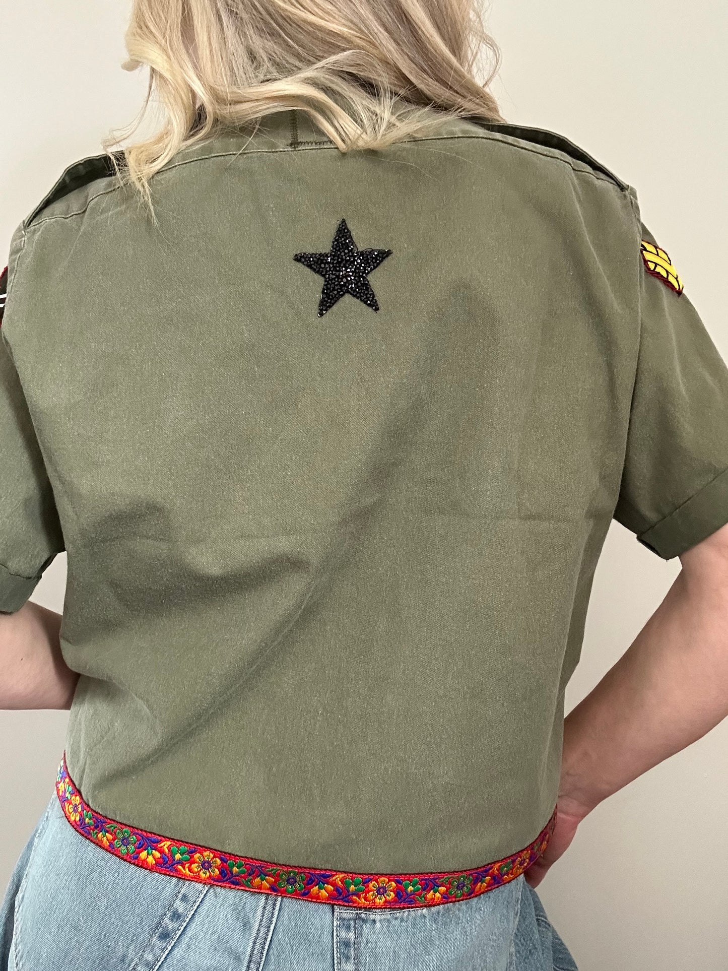 Chain of Flowers Star Army Shirt M