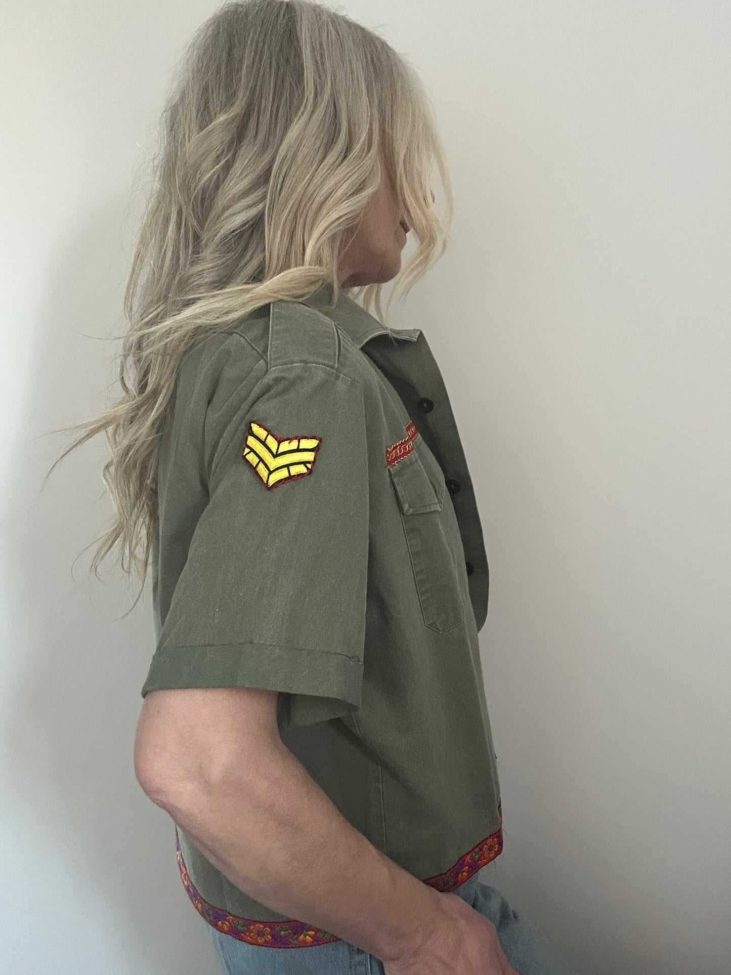 Gold Stripe Star Army Shirt M