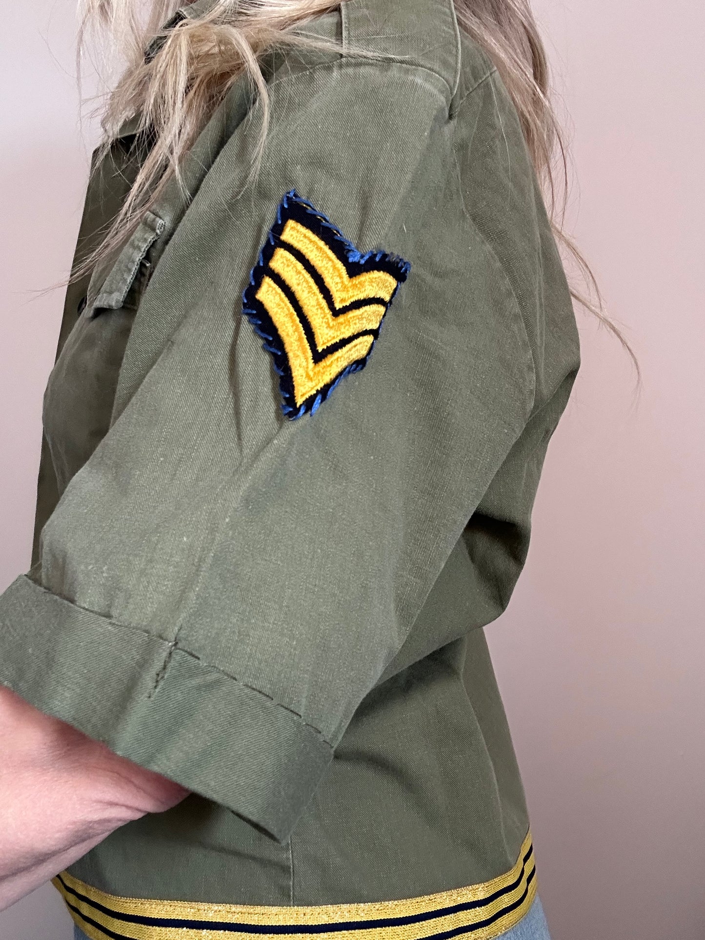 Gold Stripe Star Army Shirt M