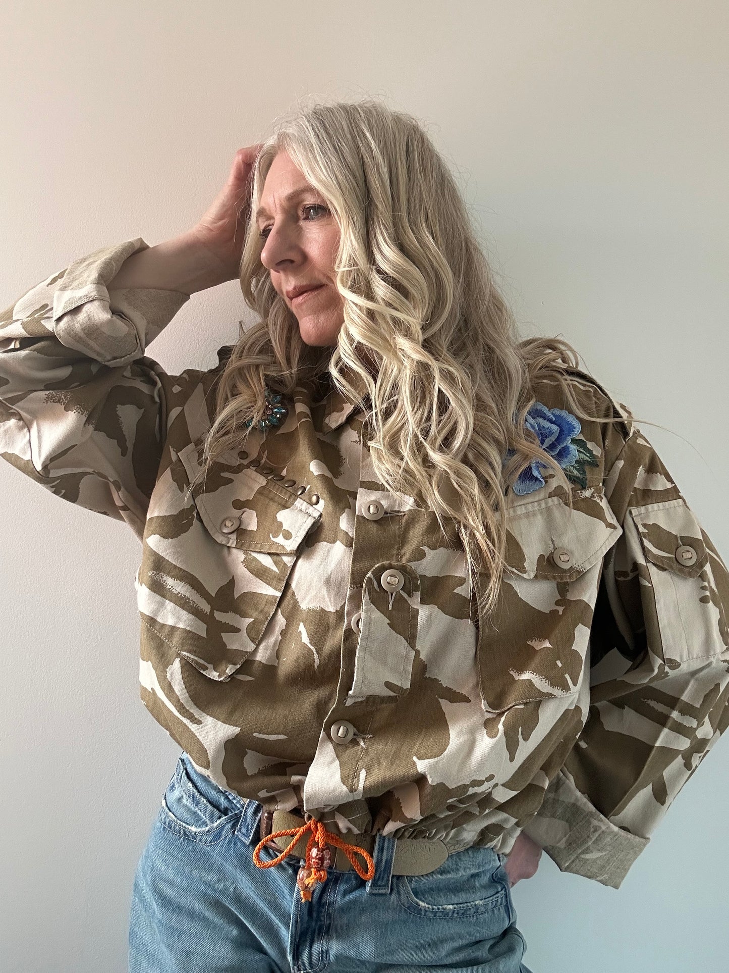 BLUE FLOWERS & BUTTERFLY SAND CAMO JACKET M/L