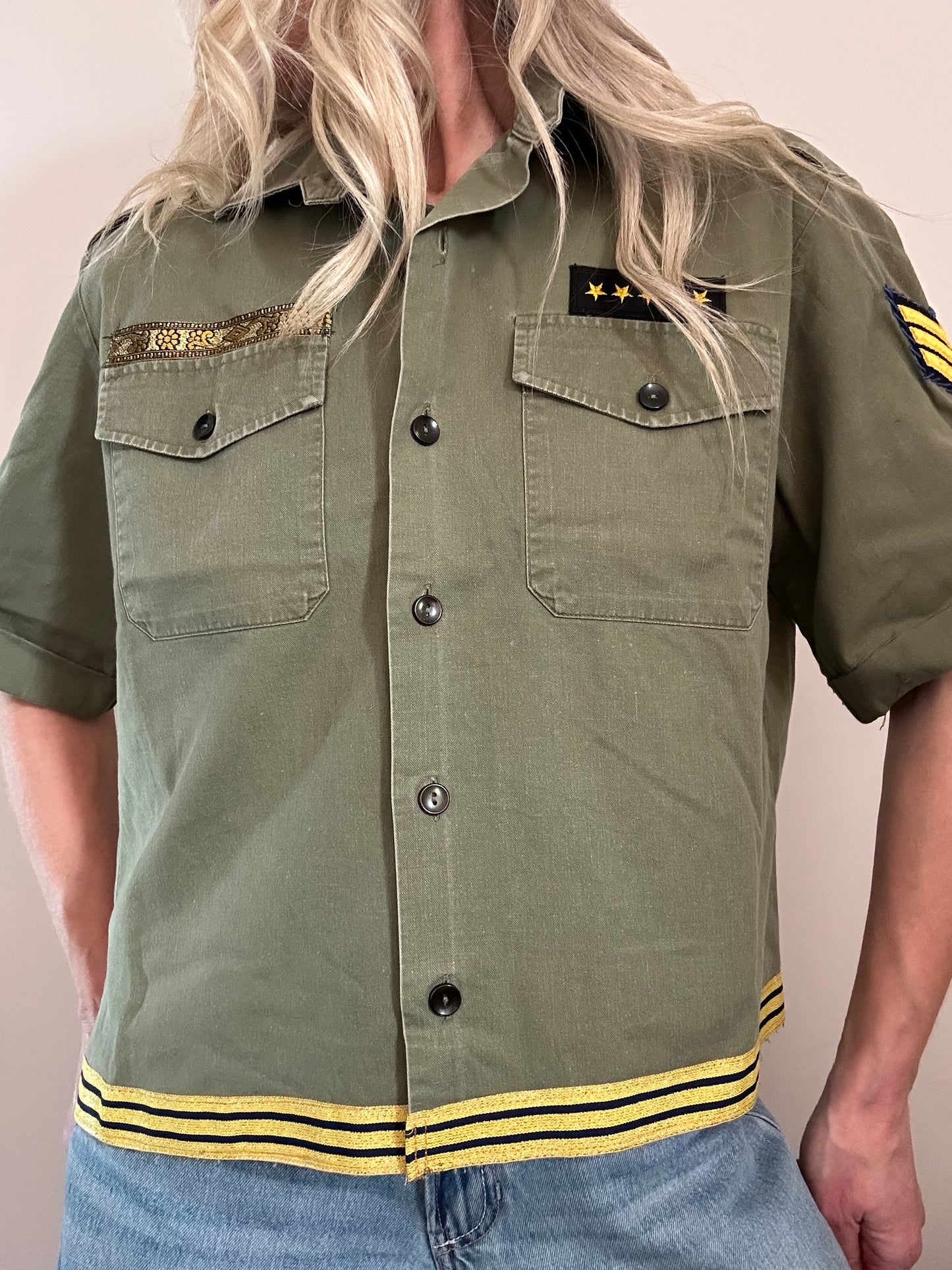 Gold Stripe Star Army Shirt M