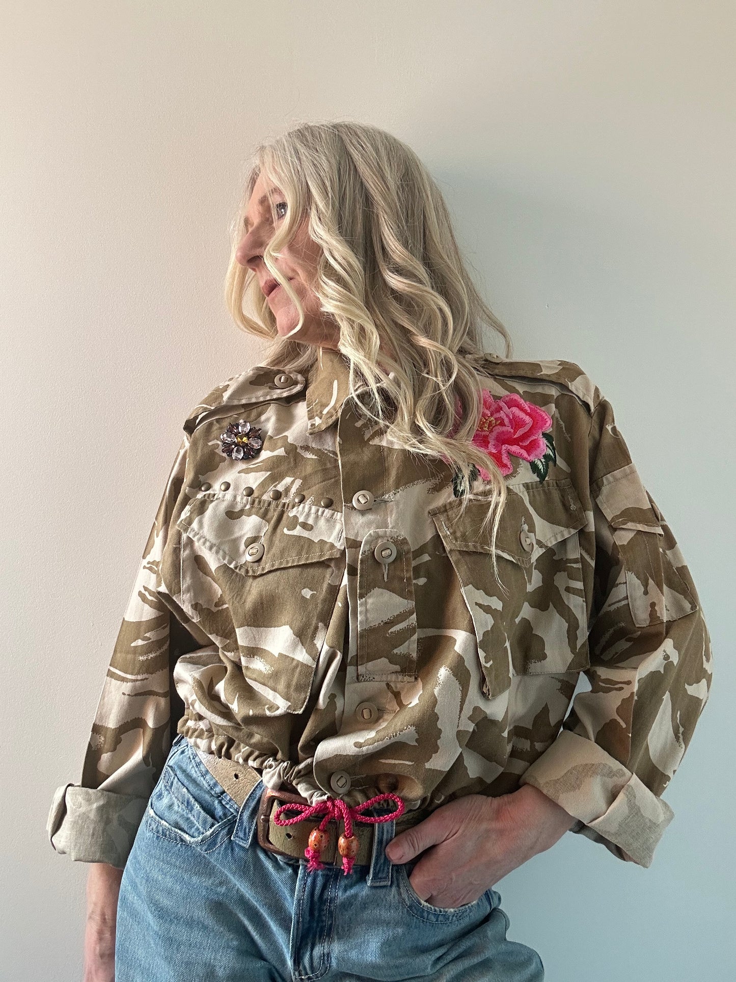 PINK FLOWERS & BUTTERFLY SAND CAMO JACKET M/L