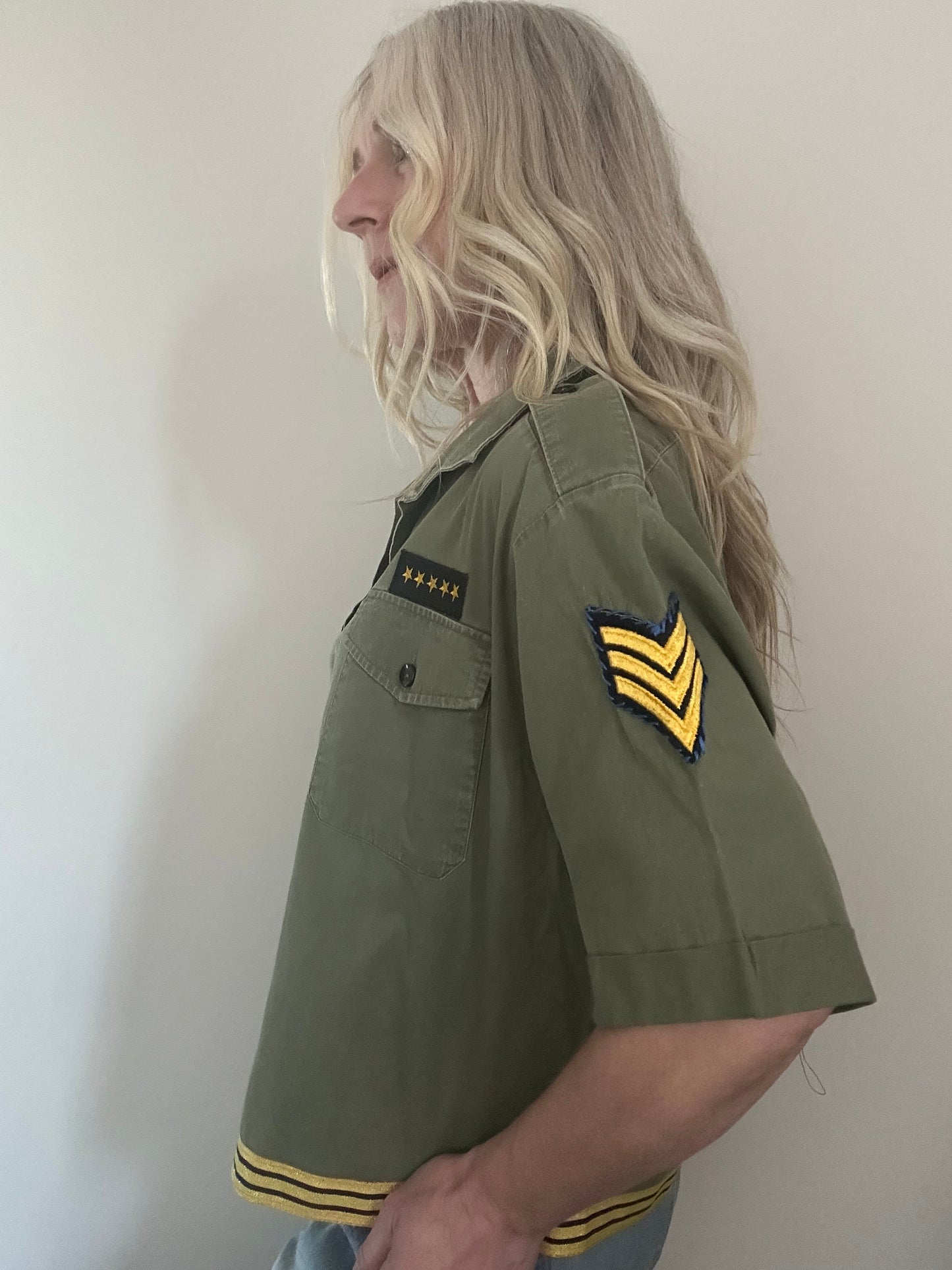 Gold Stripe Star Army Shirt M