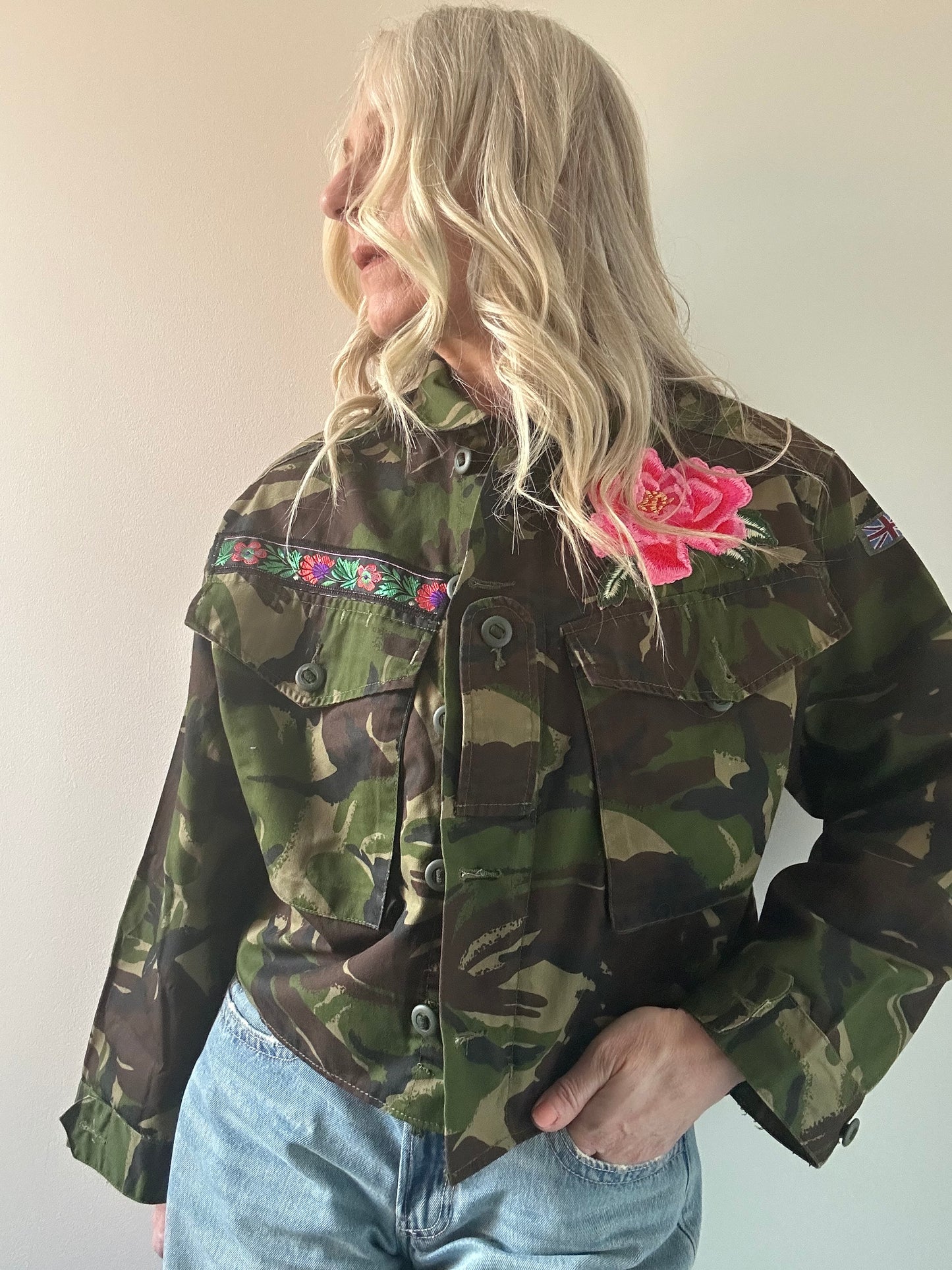 PINK FLOWERS & BUTTERFLY KHAKI CAMO JACKET M/L