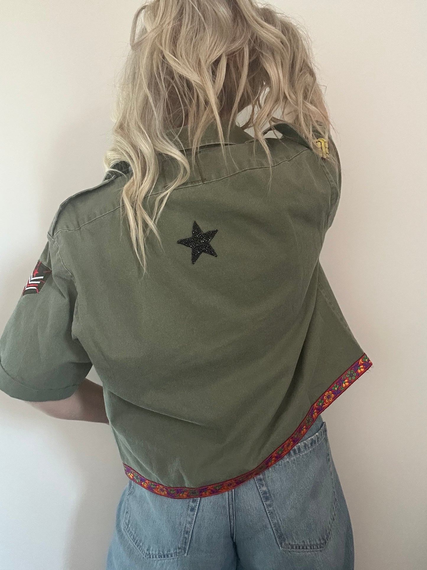 Chain of Flowers Star Army Shirt M