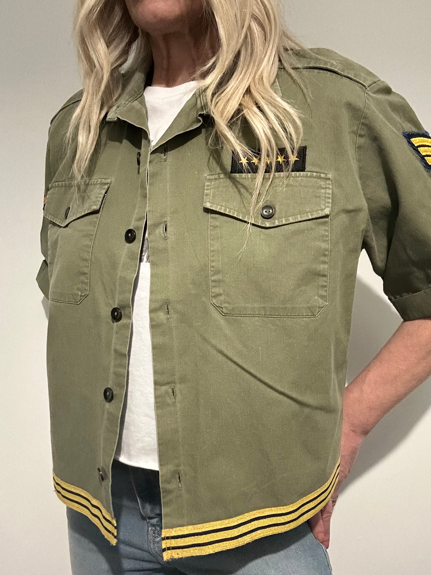 Gold Stripe Star Army Shirt M