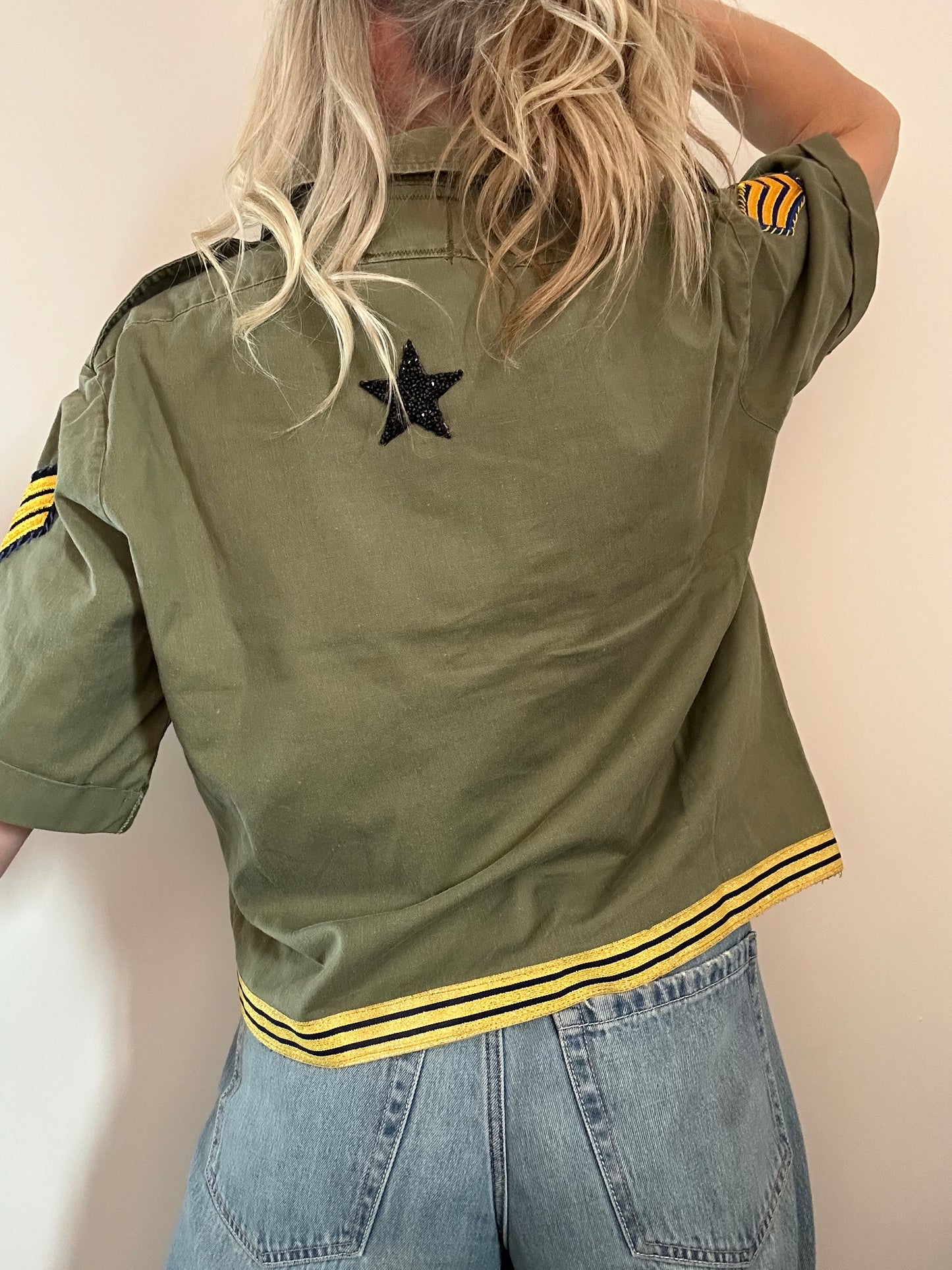 Gold Stripe Star Army Shirt M