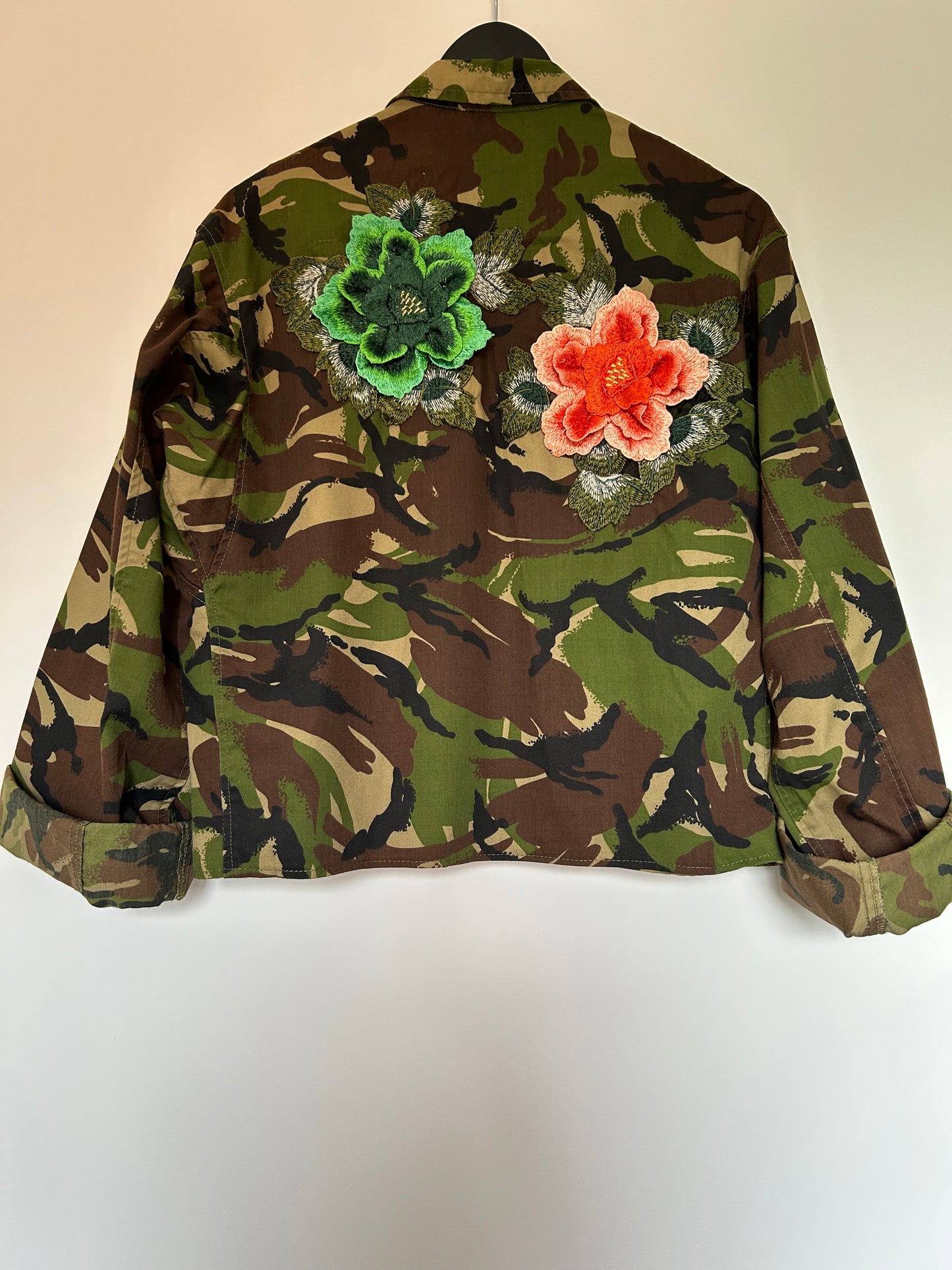 BLUE FLOWERS GREEN CAMO JACKET M/L