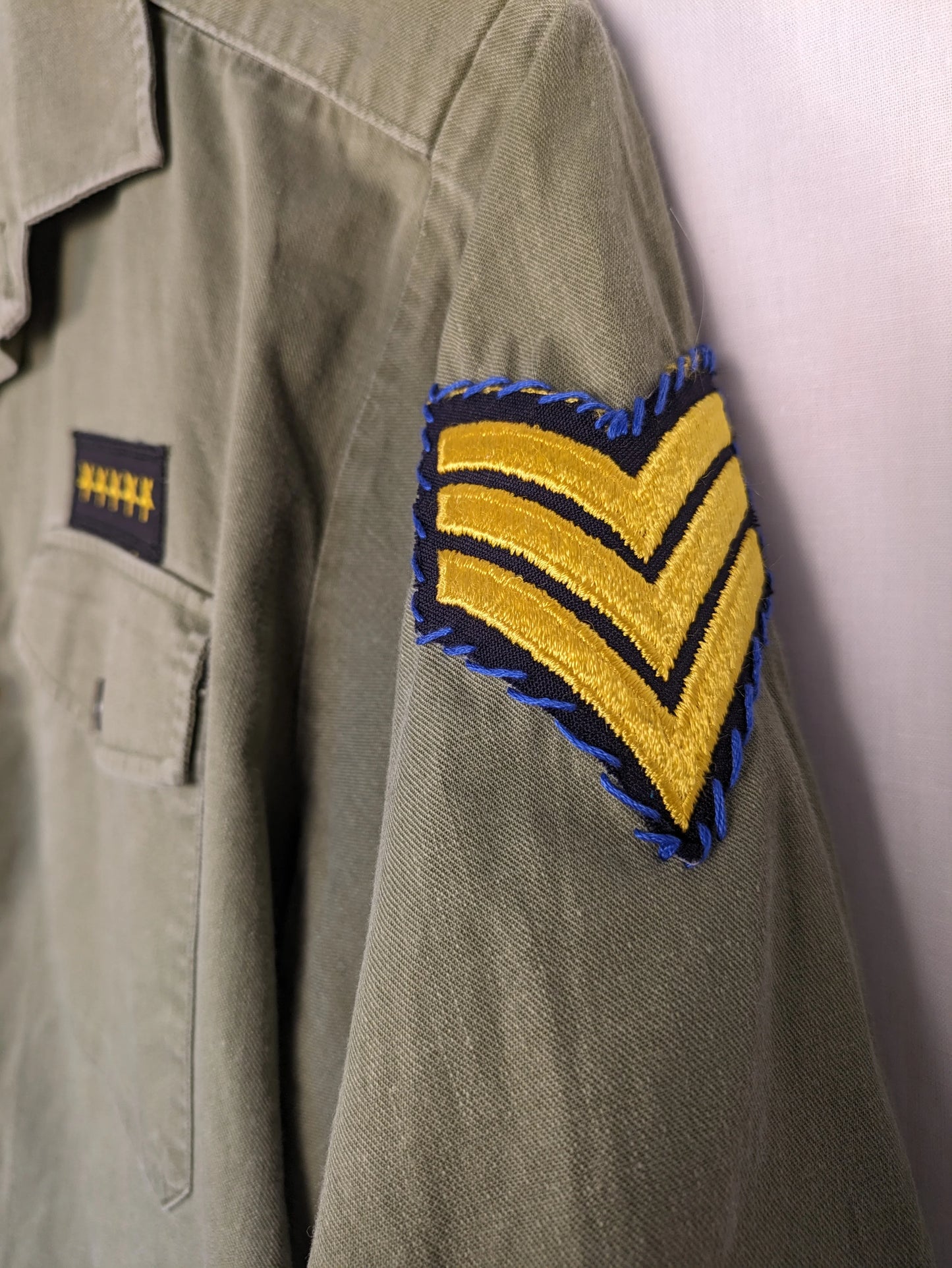 Gold Stripe Star Army Shirt M