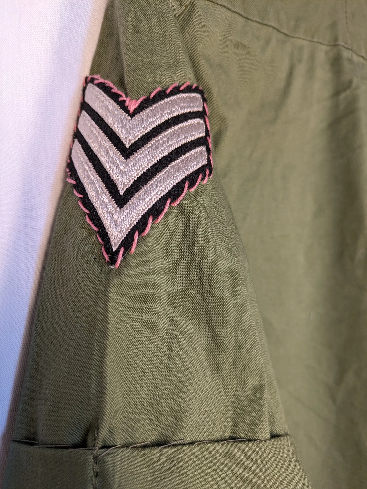 Gold Tassel Star Army Shirt M