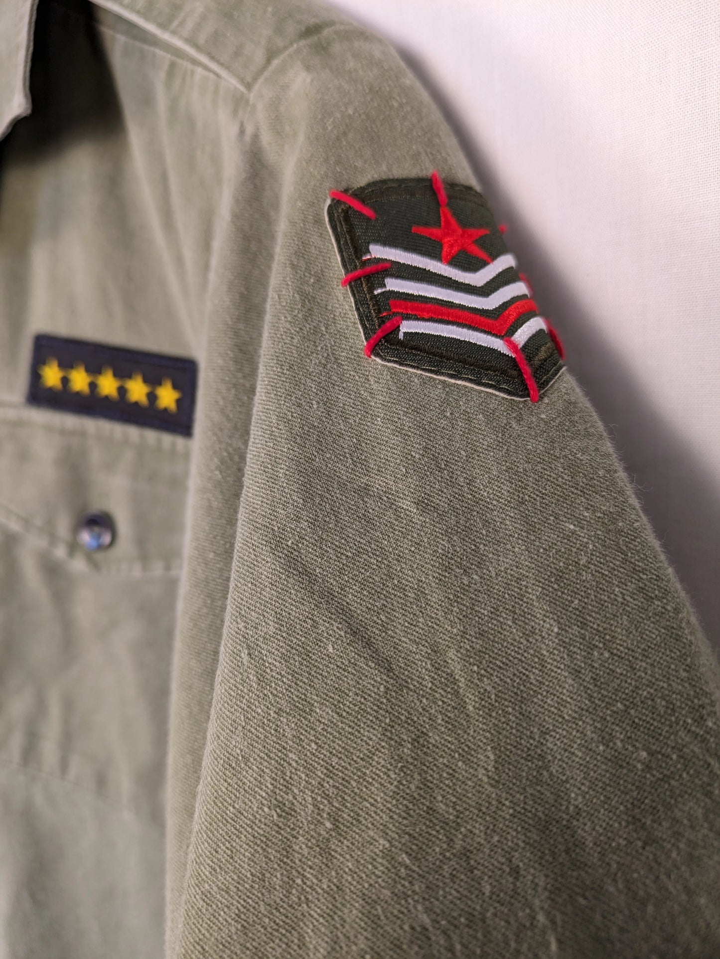 Chain of Flowers Star Army Shirt M